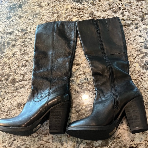 Black Steve Madden Carrter Boots - Picture 2 of 4